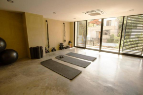 Stylish Studio Downtown with Pool Jacuzzi Gym and Parking